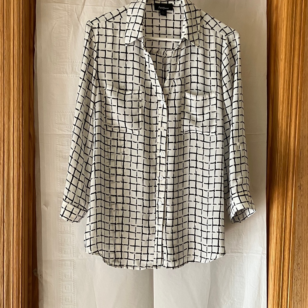 Amywear Women’s Sz XL Button Down Longsleeve w/Roll-tab Black & White Plaid Top